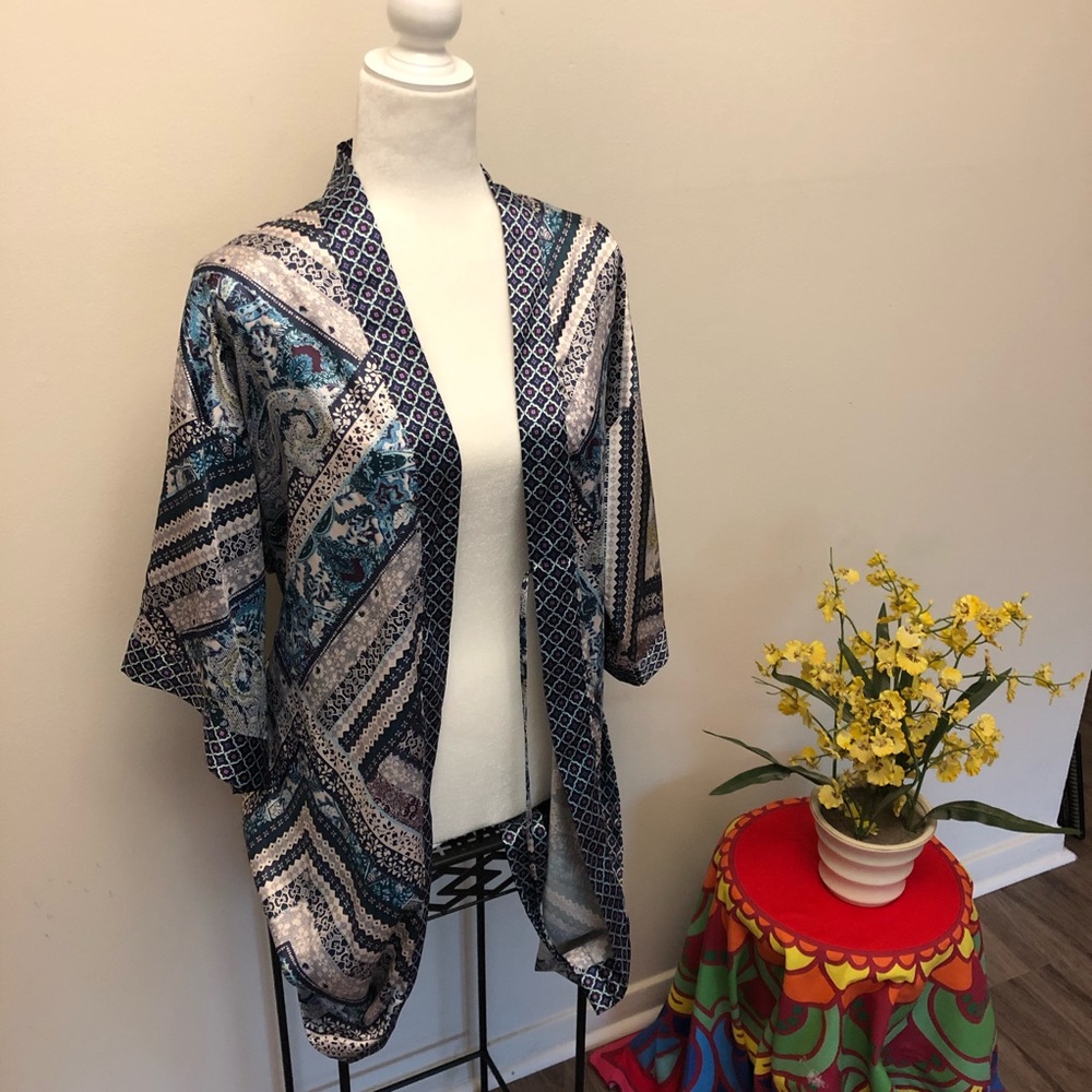 🌙 6/$30 Victoria’s Secret silk robe